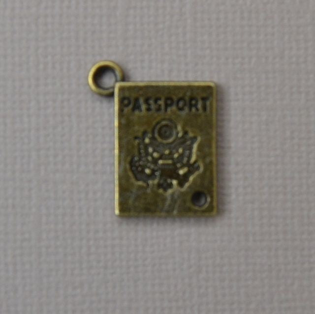 Breloque passeport bronze