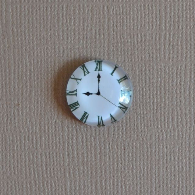 Pendule sous globe en verre