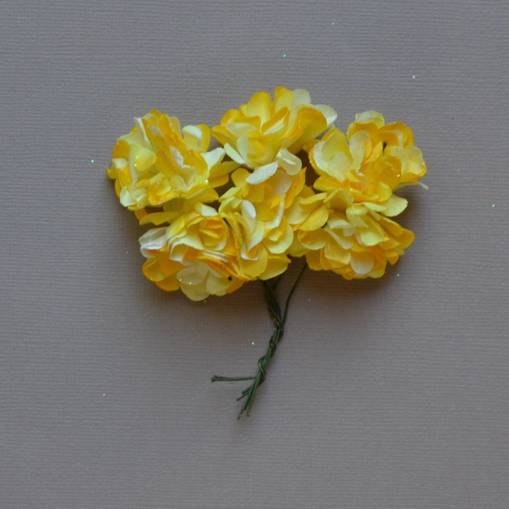 Lot fleurs jaune /blanc à paillettes