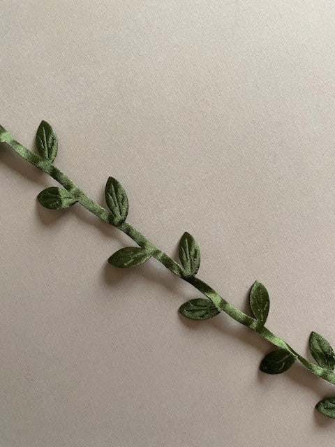 Ruban de feuilles vertes
