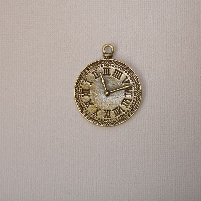 Pendule doré veilli