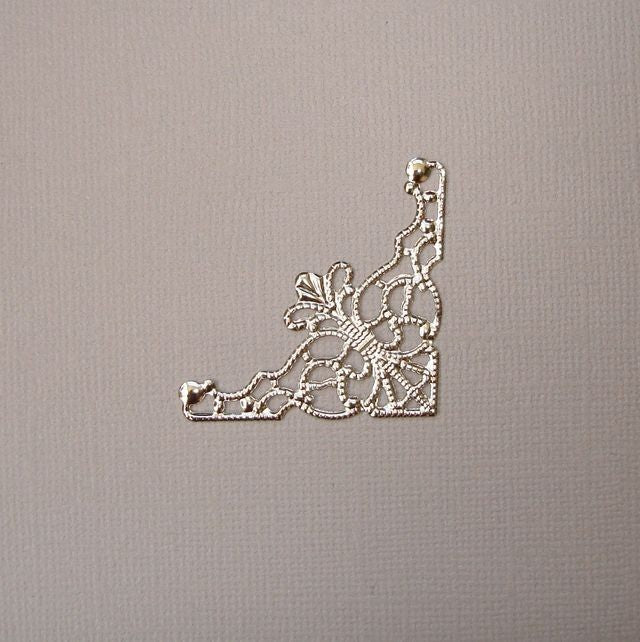 Angle filigrane métal argent