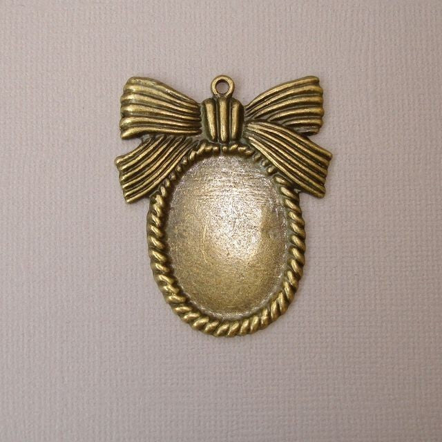 Support oval  pour camée
