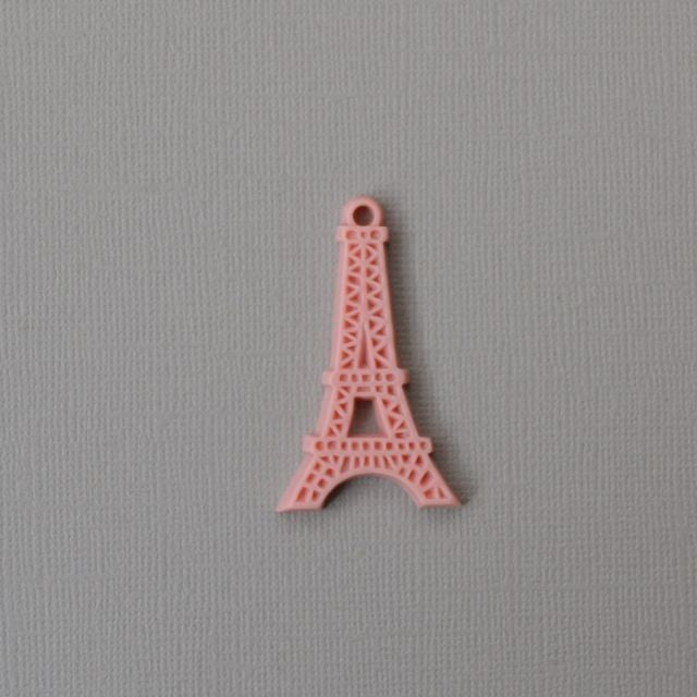Tour Eiffel en résine rose